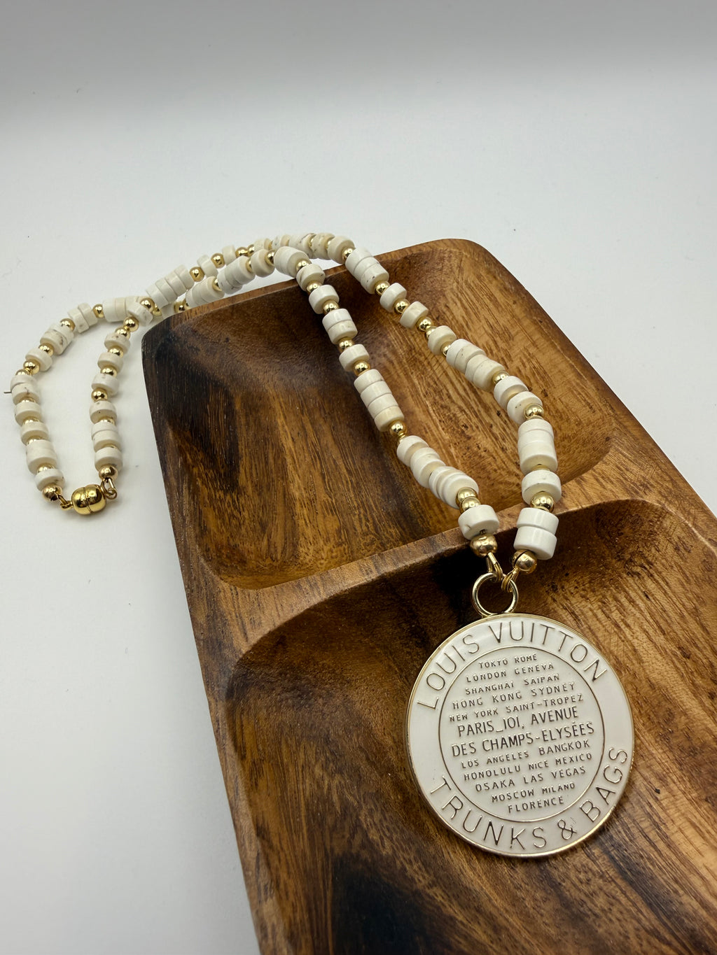 White Shell Beaded Chain Designer Trunks & Bags Medallion Necklace