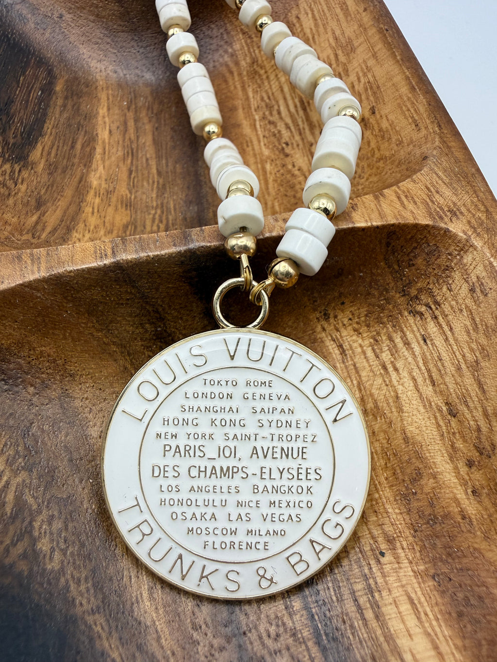 White Shell Beaded Chain Designer Trunks & Bags Medallion Necklace